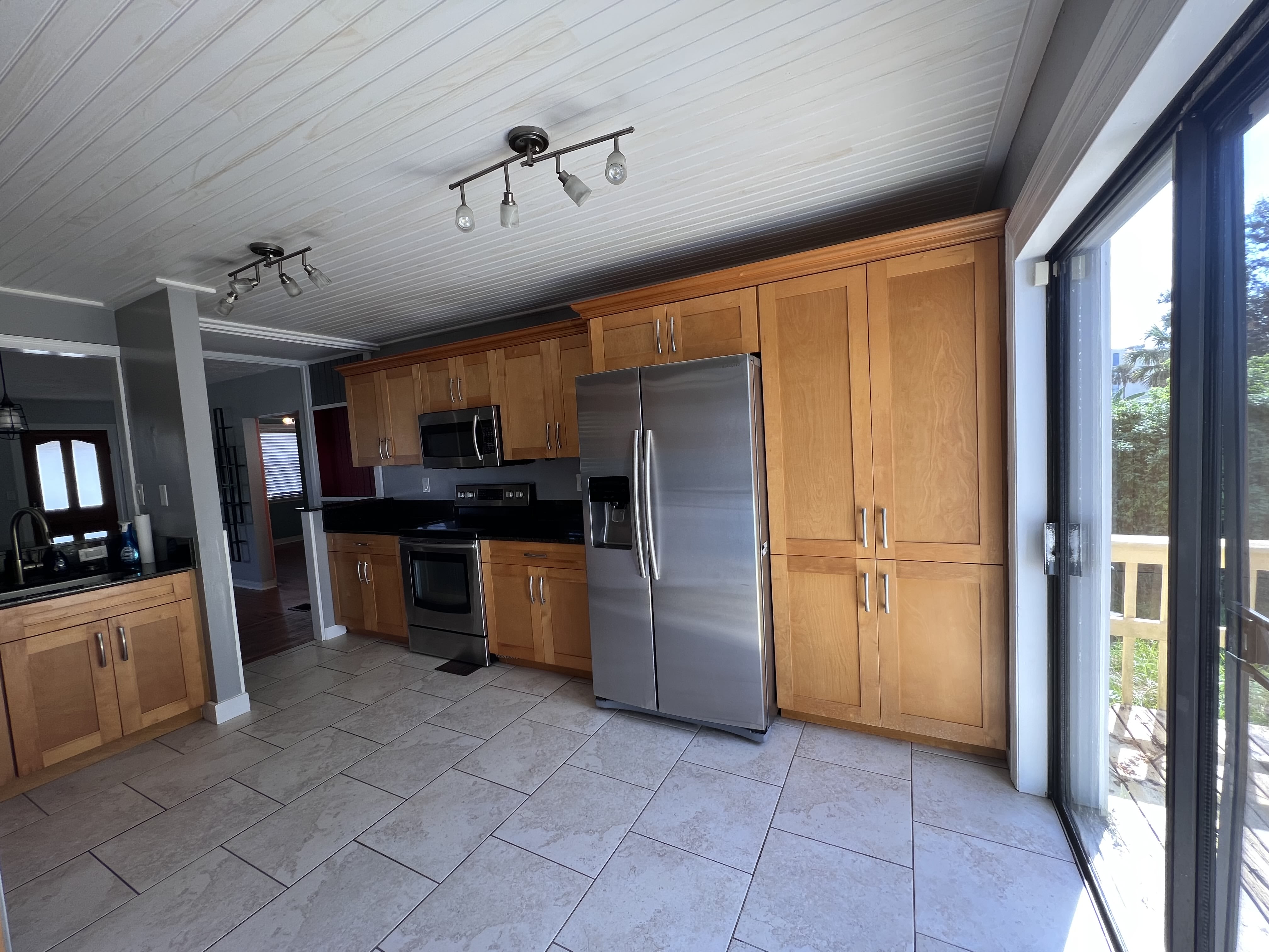 410 Manhattan Avenue – photo 2