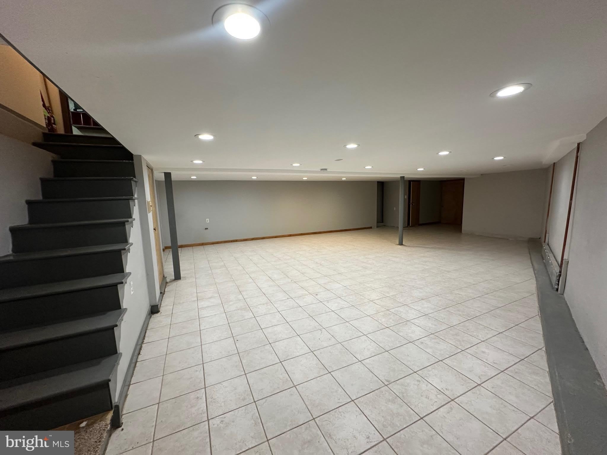 2033 W PASSYUNK Avenue – photo 5