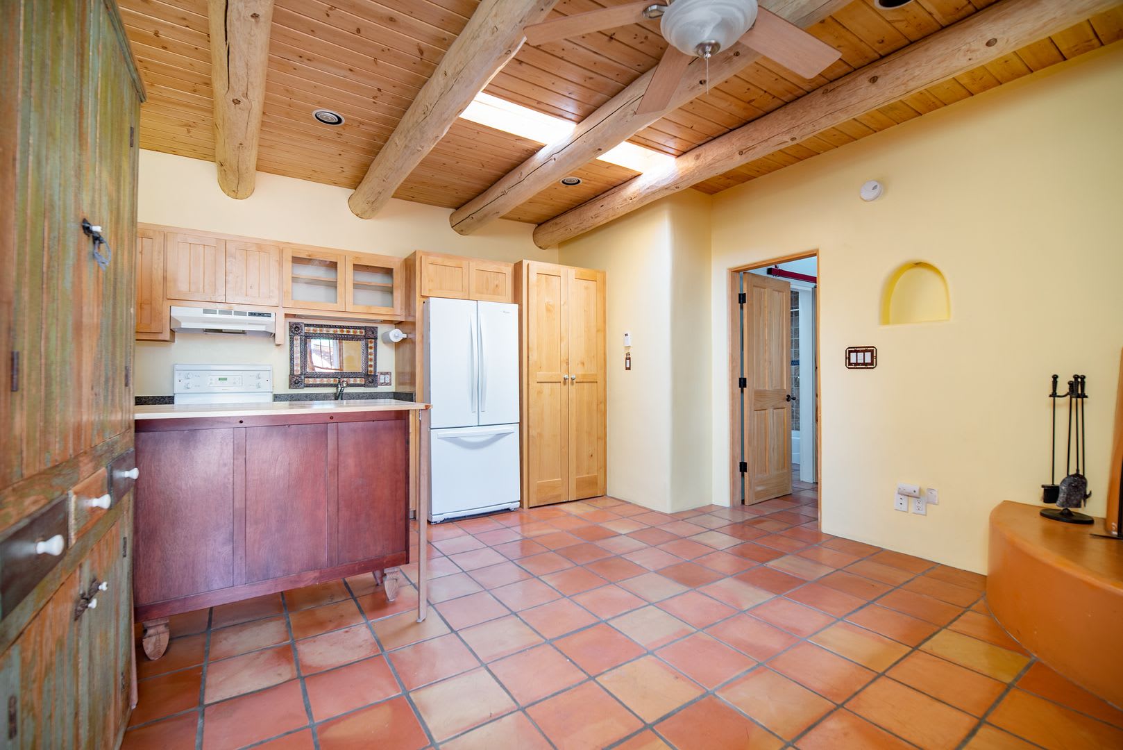 Downtown Private Condo Available Now – photo 2