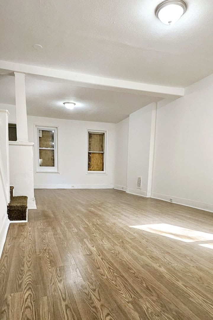 Large Newly Remodeled 4 Bedroom Home 4 A Steal – photo 5