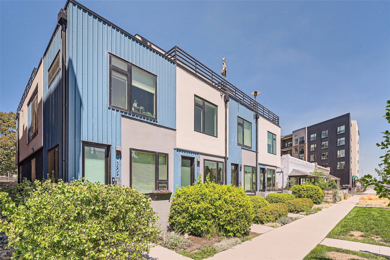 Luxurious 3Br 3Ba In Rino Rooftop Patio – photo 1