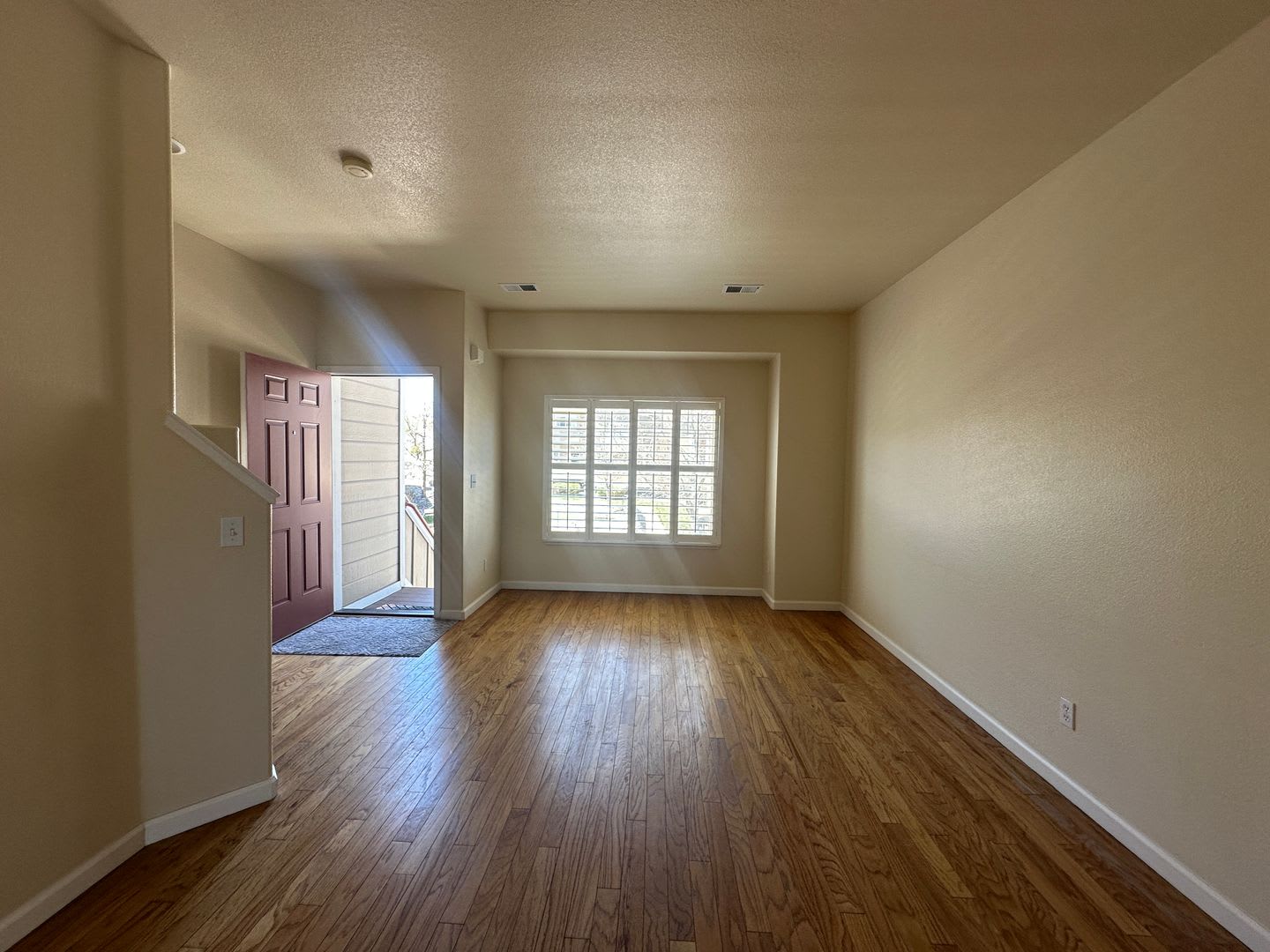 Great Townhome 2 bed 2 1/2 bath 2 car tandem garage. – photo 3