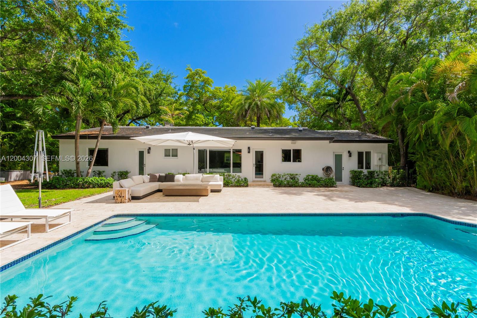 1029 Mariposa Avenue – photo 1