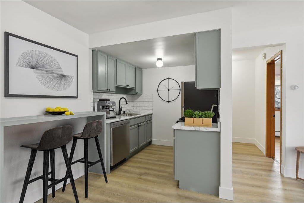 99 E 54th Street – photo 3