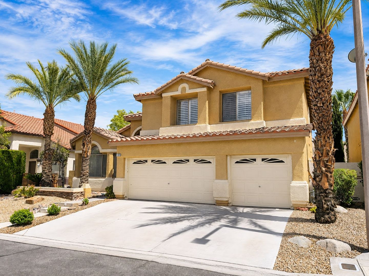 Heart of Summerlin 5 Bedroom with a Sparkling Pool – photo 2