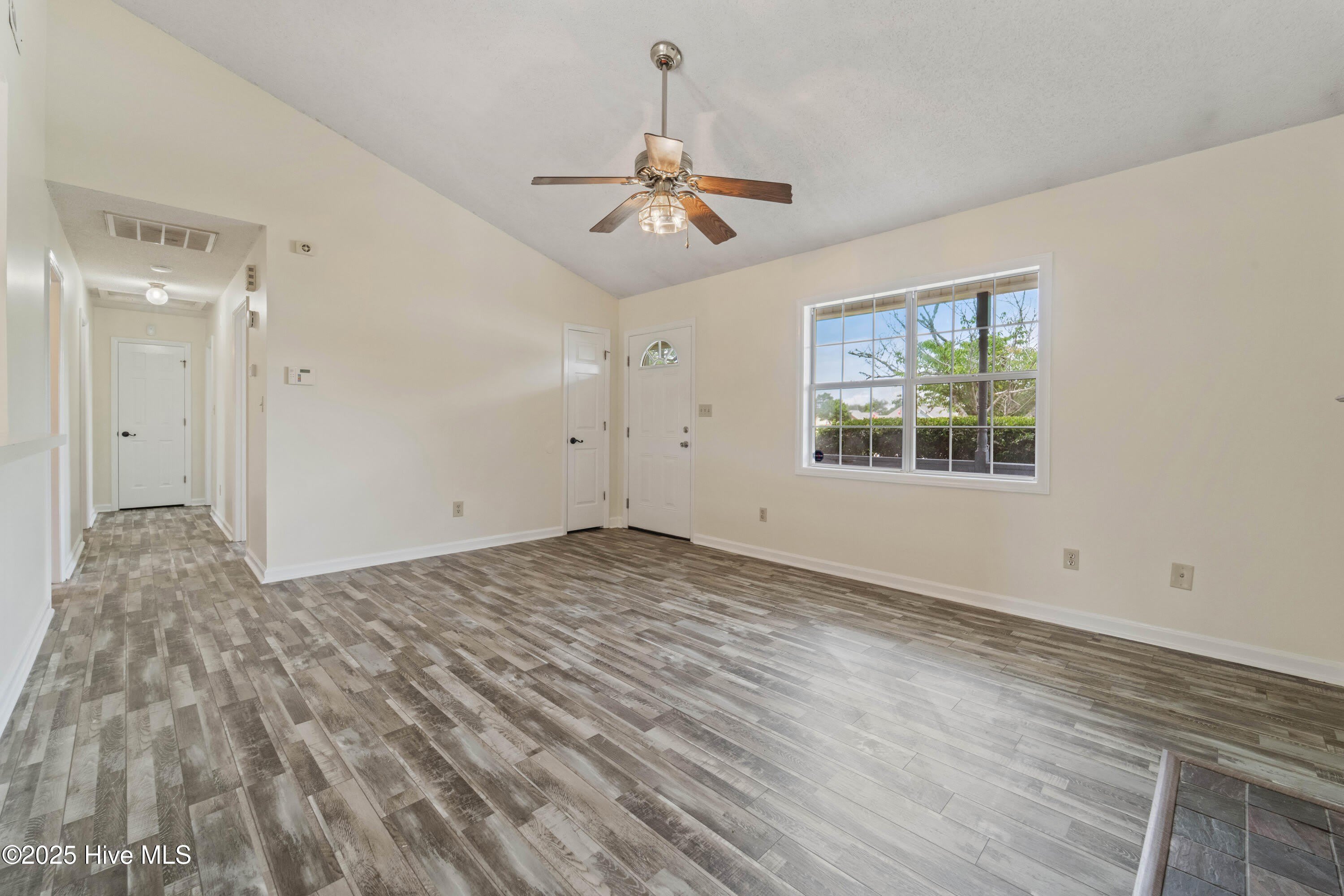 502 Nutfield Drive – photo 4