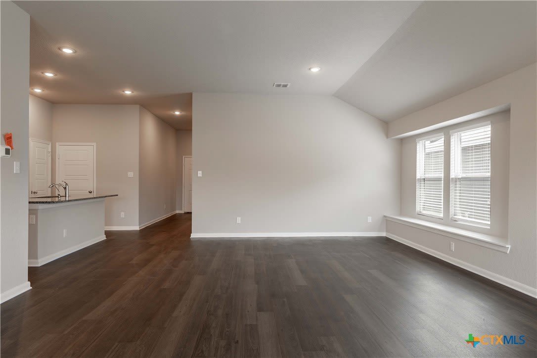1120 Eagle Crossing – photo 3