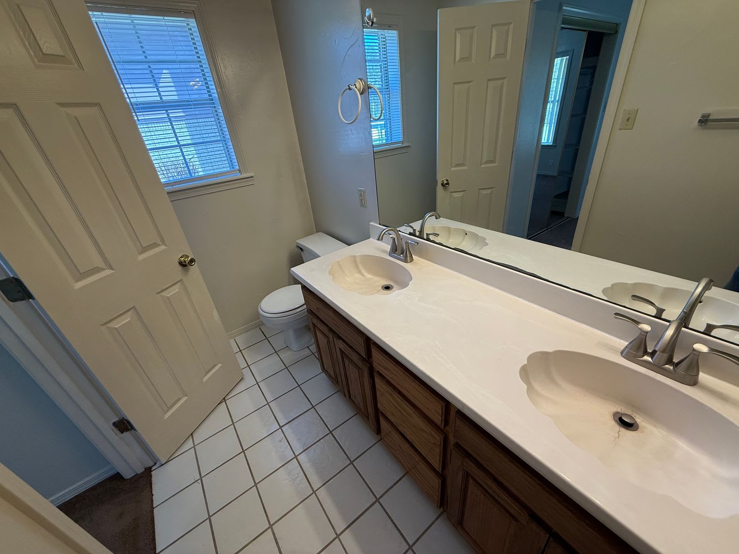 3 Bed 2 Bath 2 Car Garage Has Gas Heat Hot Water – photo 2