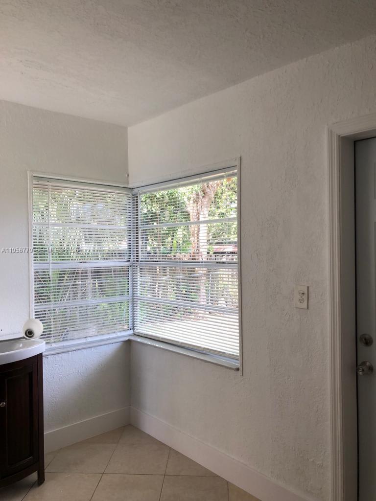 1385 NE 129th St – photo 4