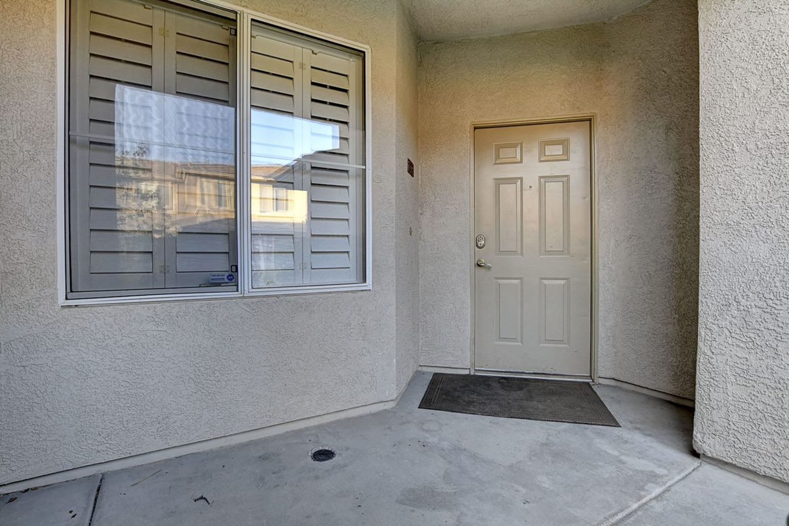 UPGRADED & BEAUTIFUL GATED 3 BEDROOM CONDO! – photo 4