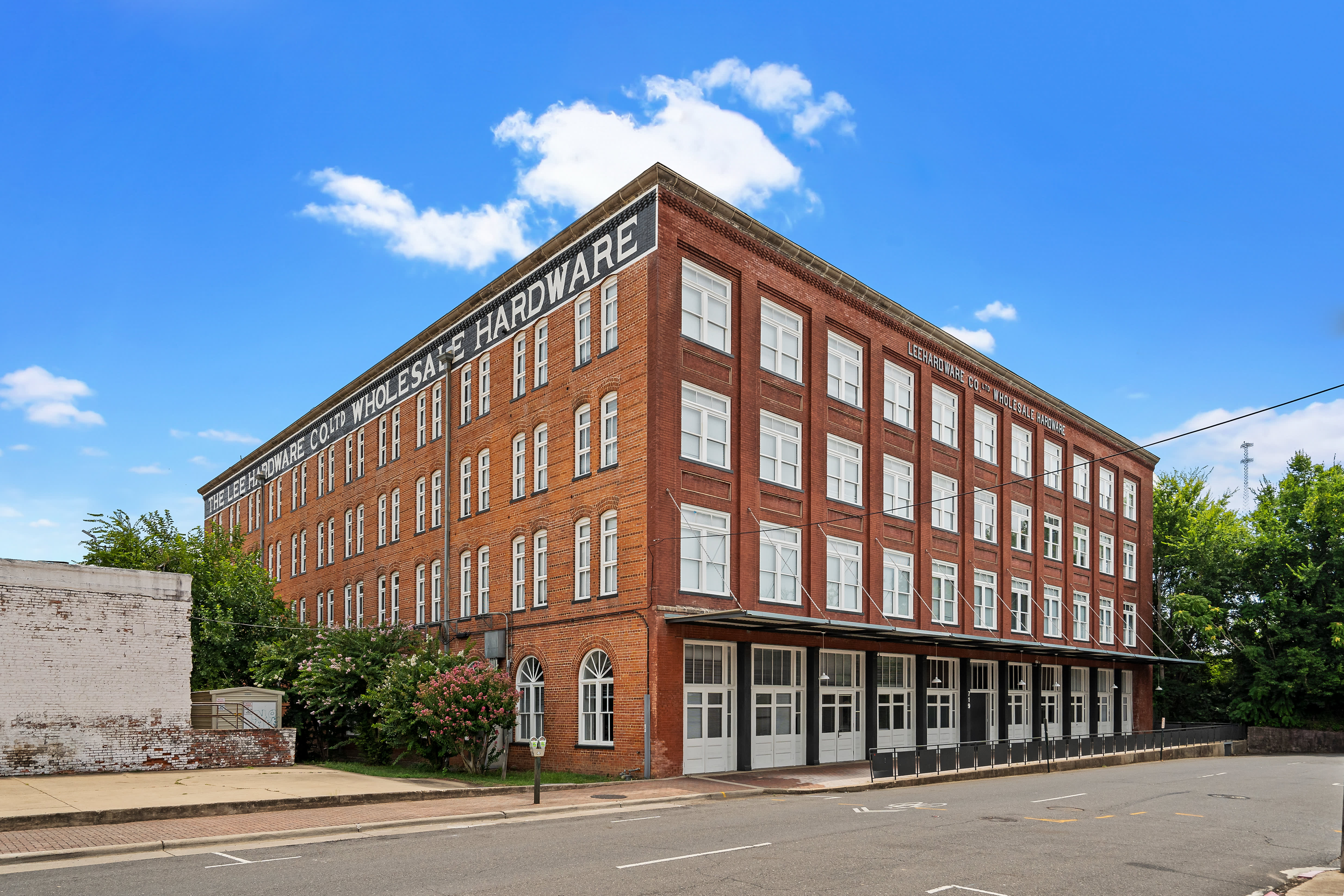 United Jewelers and Lee Hardware Apartments – photo 2