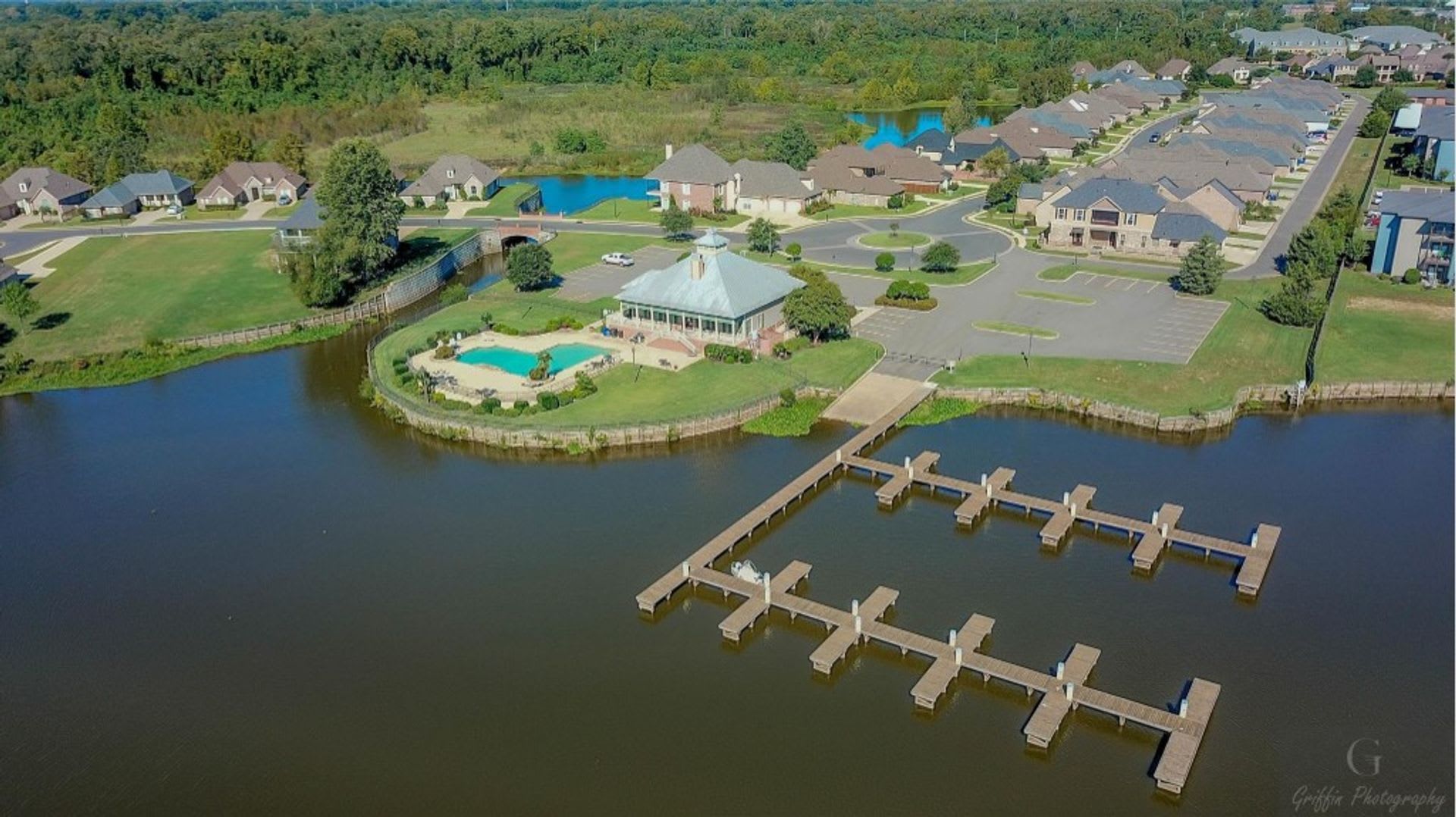 3 2 1842 Sqft 2304 95 Per Month 1144 Island Park Blvd – photo 2