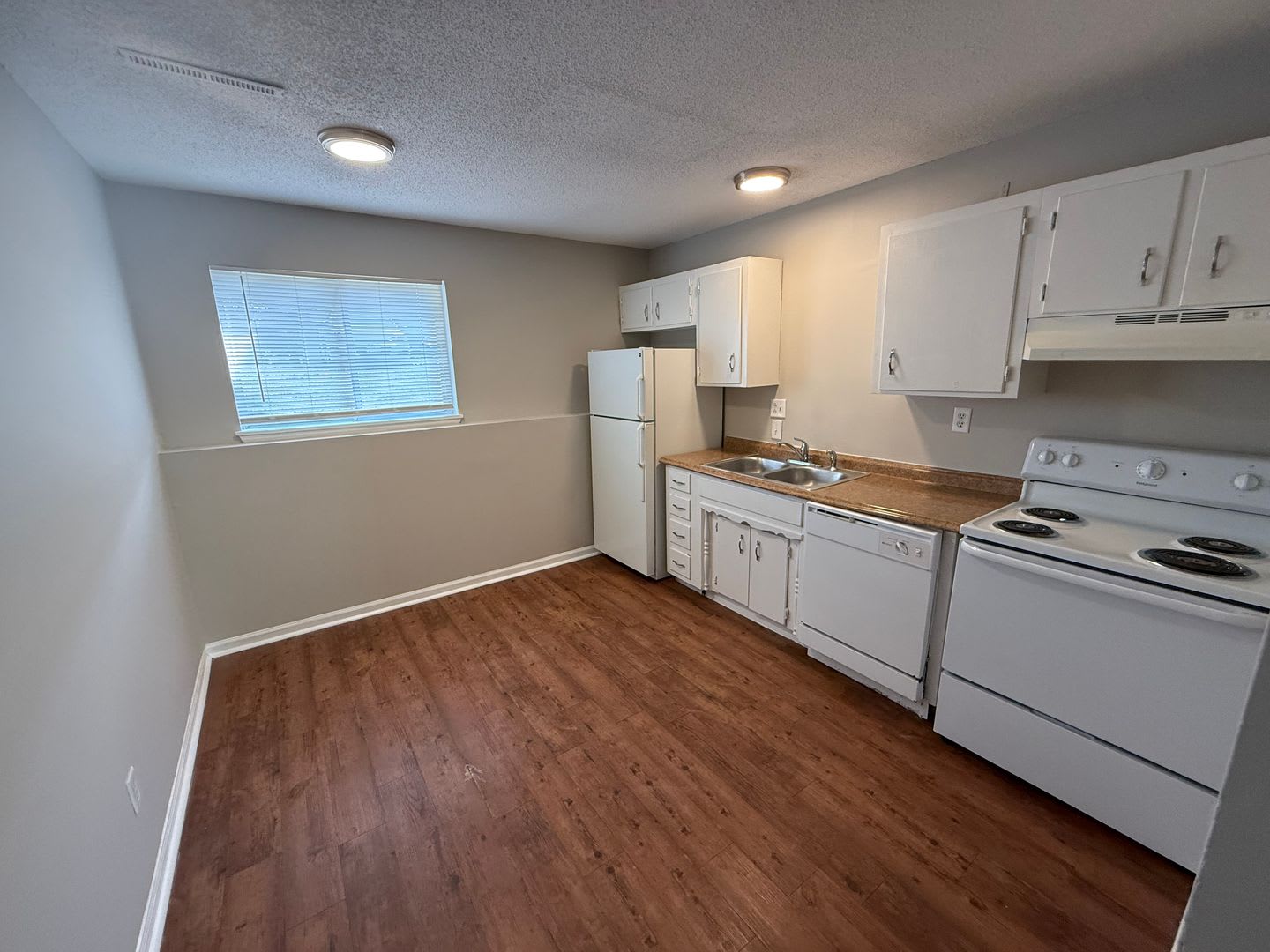 2 bedroom, 1 bath – photo 4