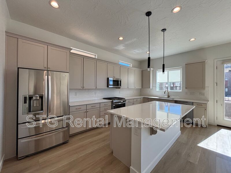 901 S Walker Way – photo 2