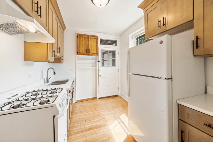 1921 W Estes Ave – photo 2