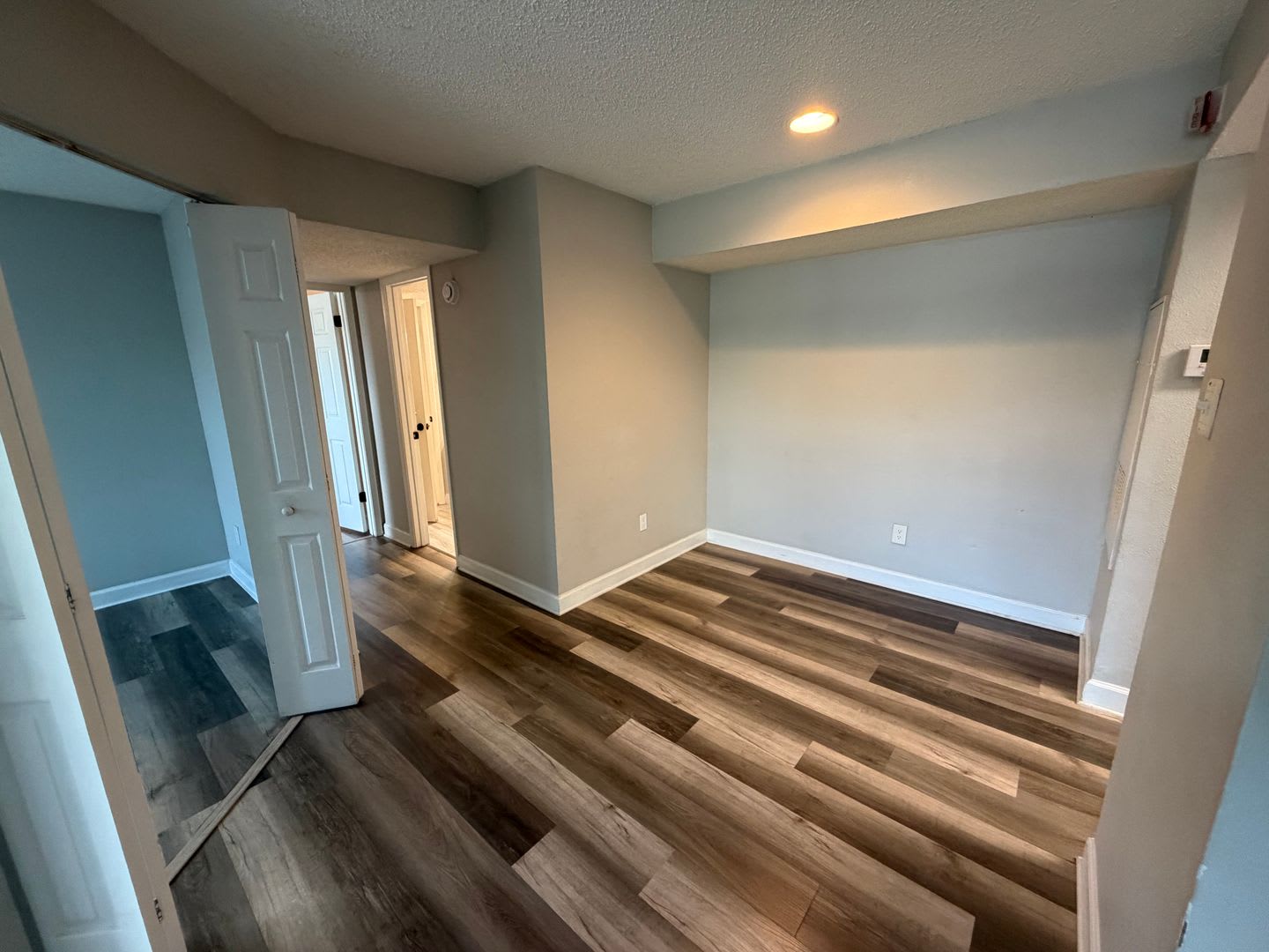 ** Move in Special $500 off your first months rent** FABULOUS 2 Bedroom/1 Bath Condo!! – photo 2