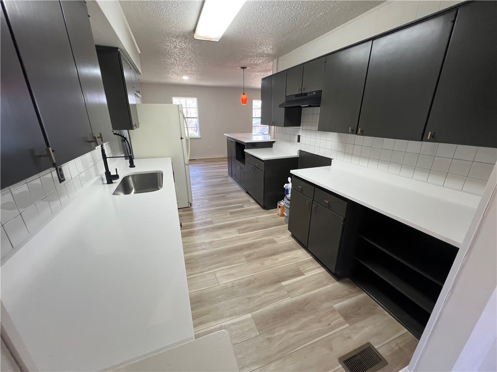 2 Lancaster Drive – photo 3