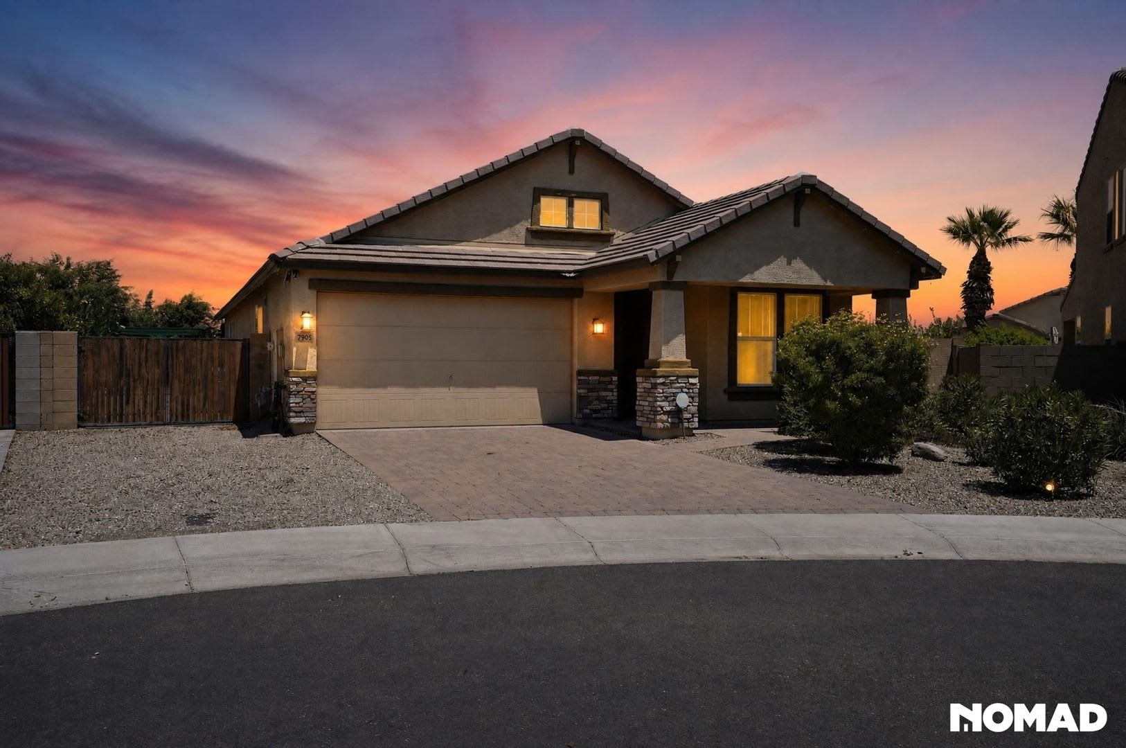 3BR Plus Office, wooden floors in room, huge backyard,community pool & close to major retailers – photo 1