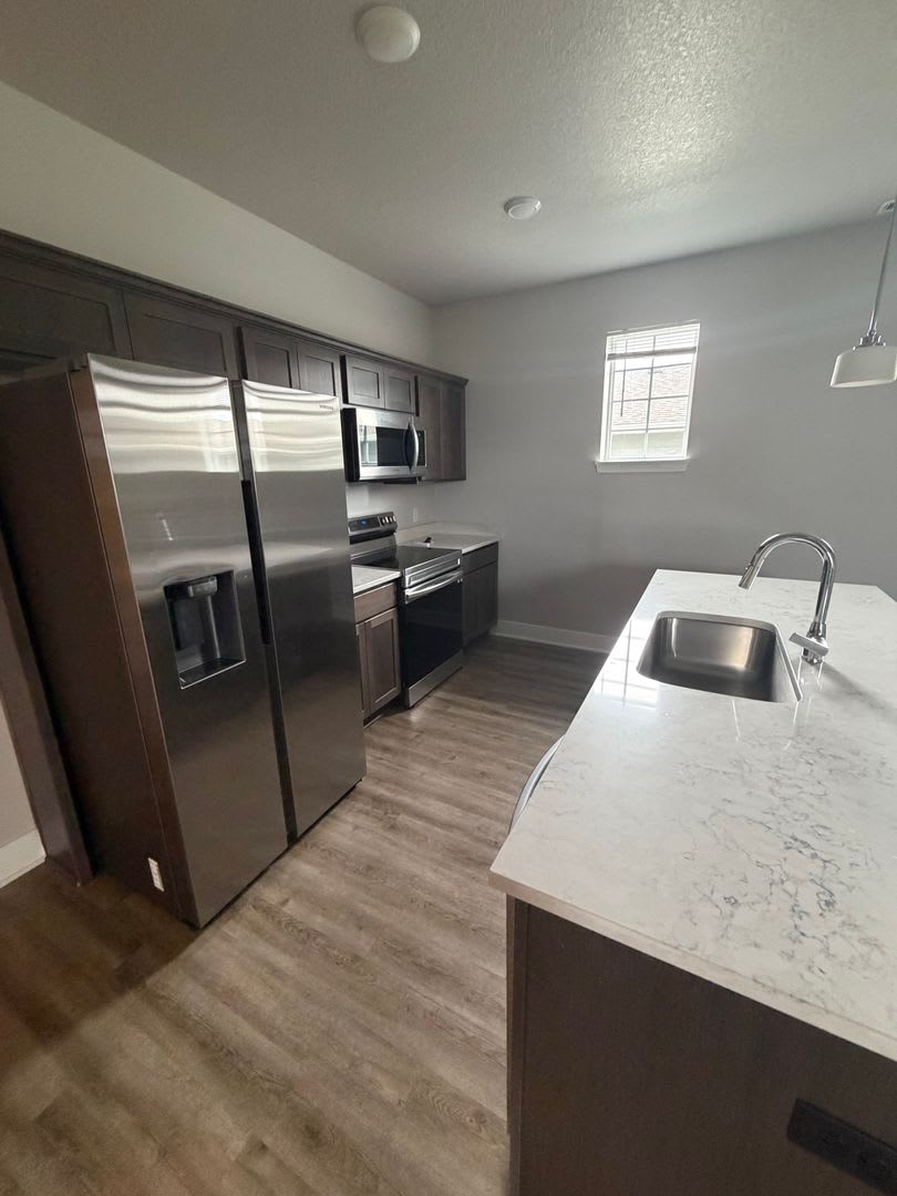 Beautiful 3 Bed, 2.5 Bath Townhome in Waukee! Perfect Location! – photo 5