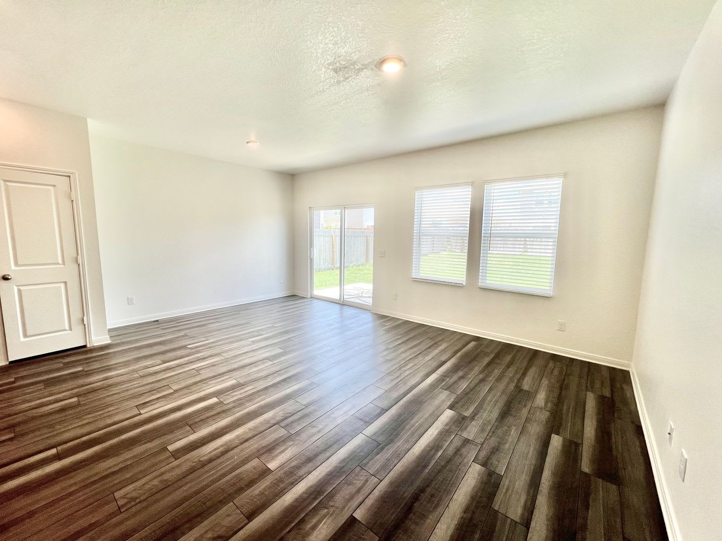 **APPLICATION RECEIVED** Charming Two-Story Home with Fenced Backyard & Community Pool – photo 4