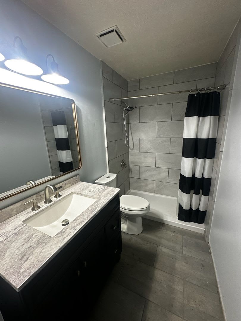 Cozy Convenient 2 Bedroom 1 Bath Duplex With Large Yard Deck – photo 5