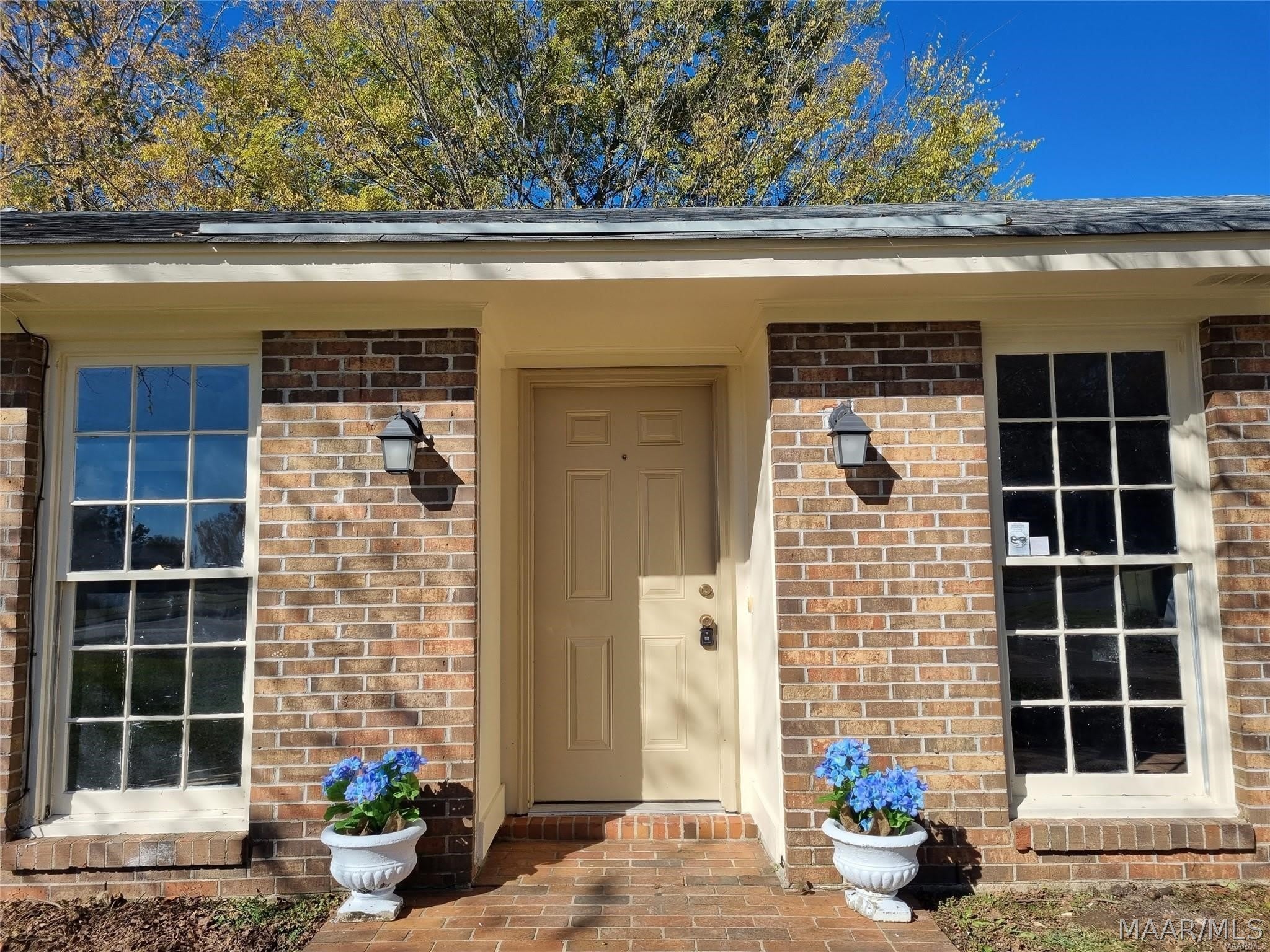 2044 EDINBURGH Drive – photo 3