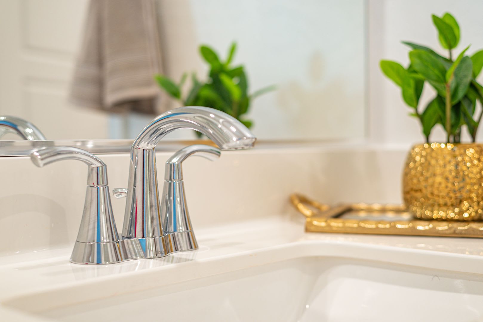 3-bedroom, 2.5-bath townhome, designed to offer the ultimate in modern comfort. – photo 5