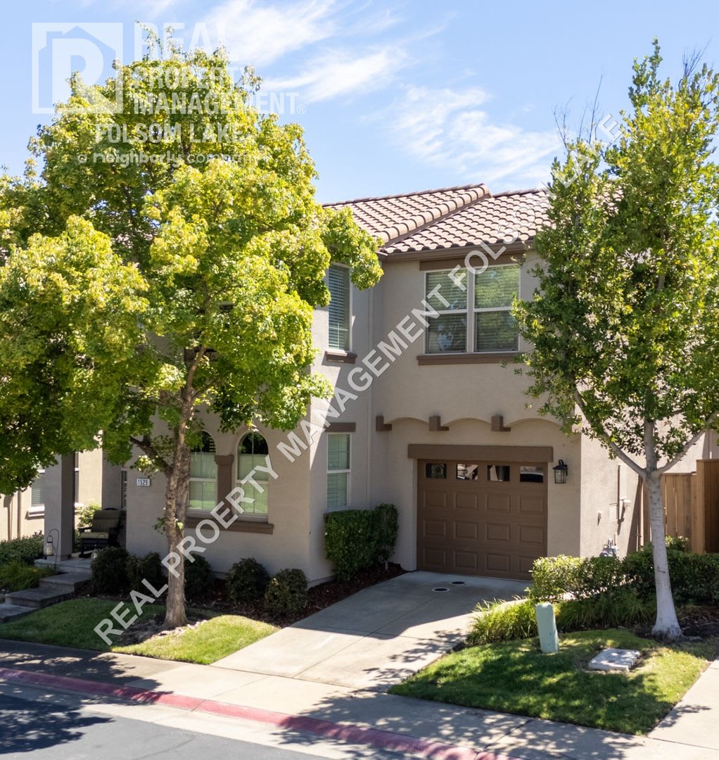 Exquisitely Furnished 3bd 2.5ba – photo 2