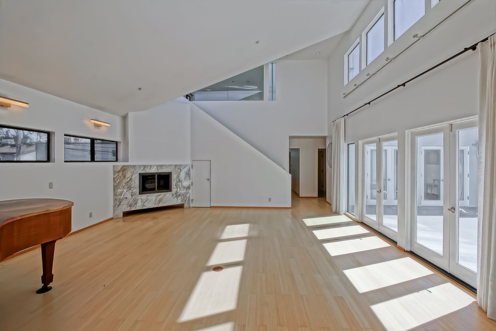 Modern Bright Top Floor 4Br3Ba House Like Apartment W Open Floor Plan 3 Decks For Indoor Outdoor Living 2 Car Garage Just Blocks To Abbot Kinney Park Mins To Canals Beach – photo 3