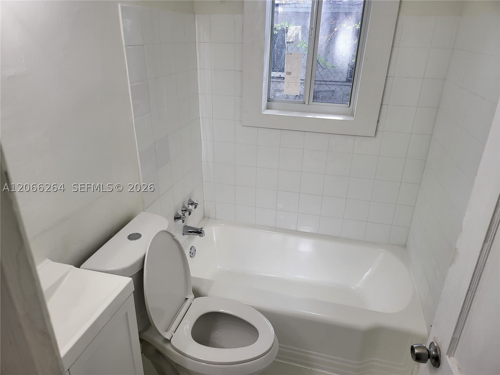 293 NE 80th Ter – photo 4