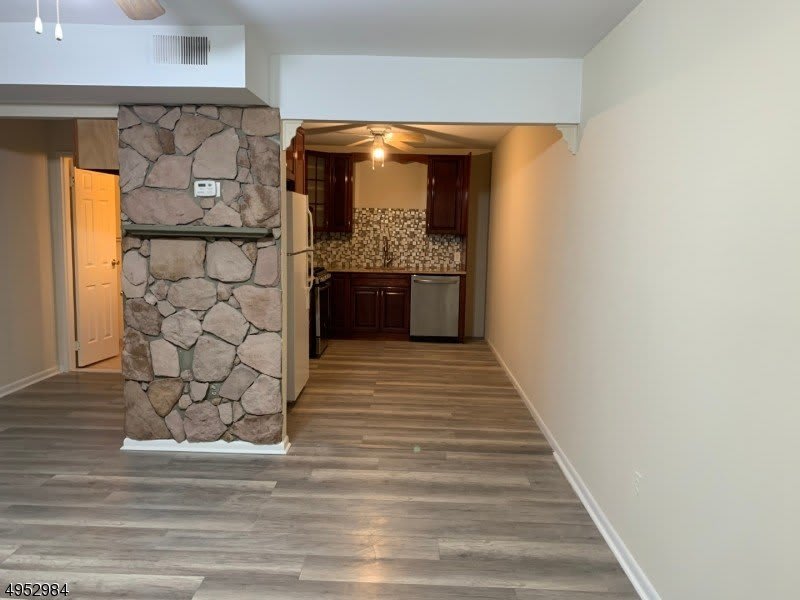 221 Ringwood Ave – photo 4