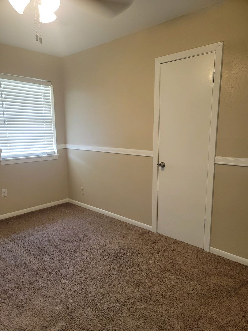 4 Bedroom 2 Bath in The Avenues – photo 2