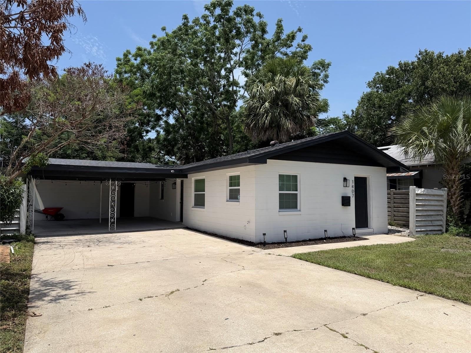 1407 PARK LAKE Street – photo 1