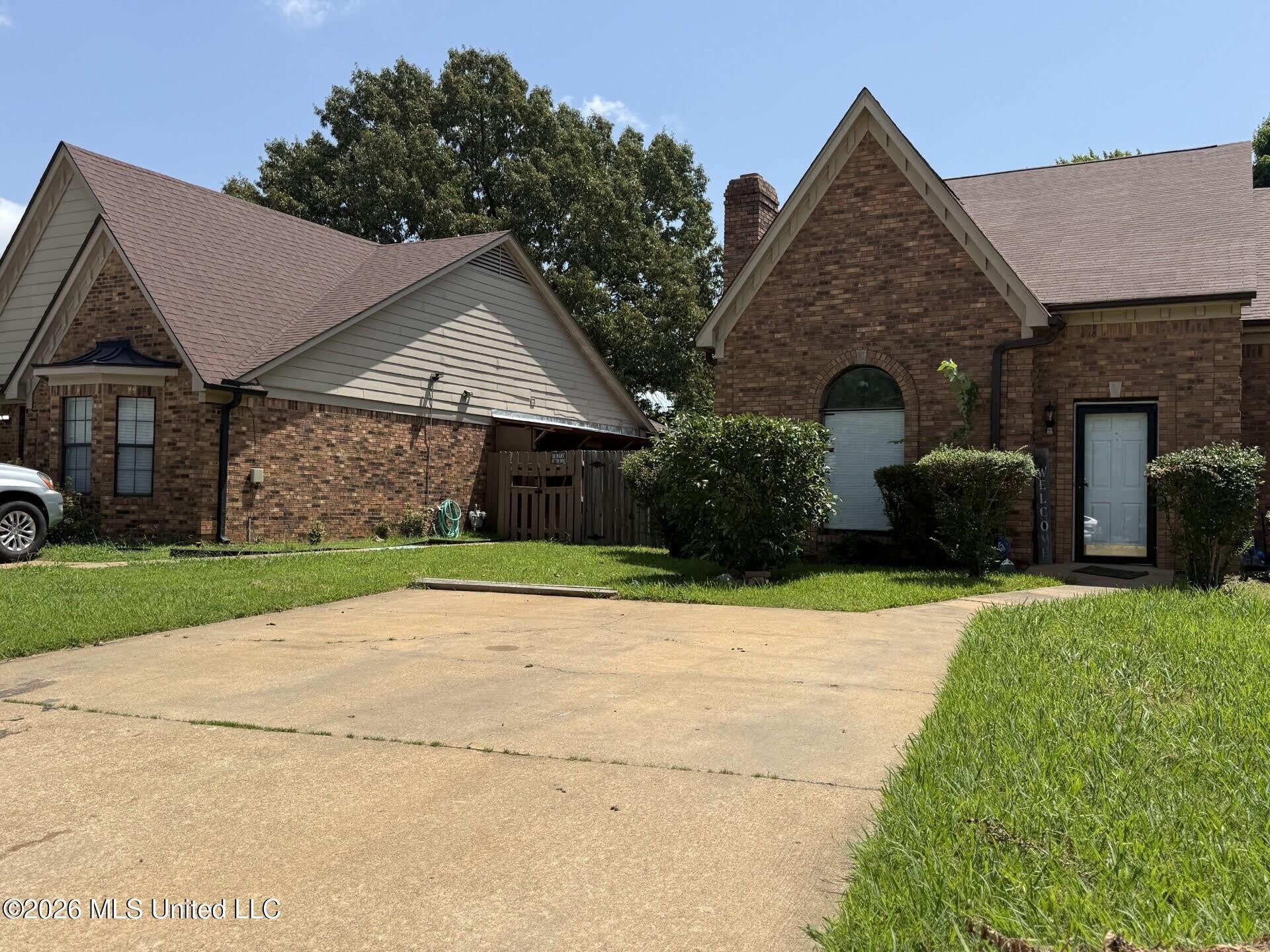 7090 Greenbriar Drive – photo 2