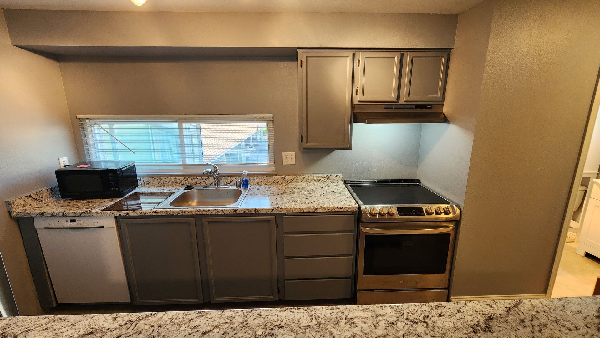 Beautifully Updated Des Moines Townhome – photo 5