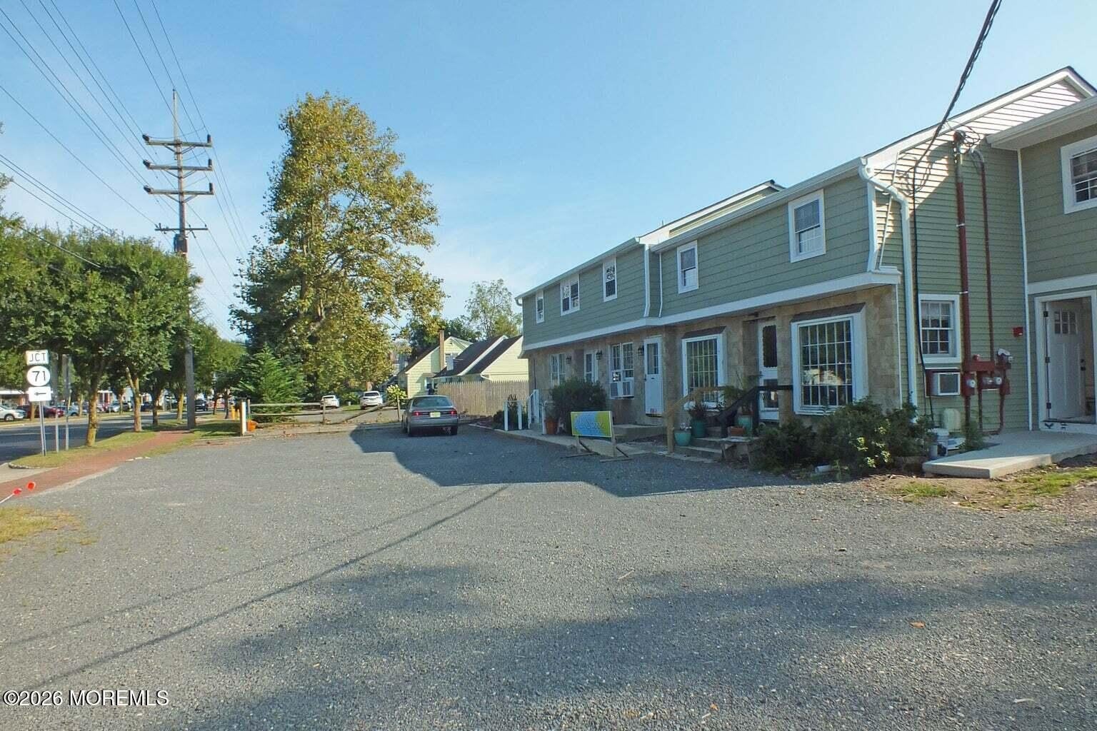 609 Higgins Avenue – photo 2