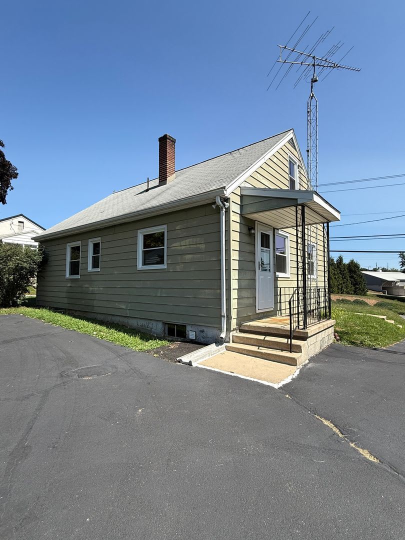 Charming 4-Bedroom Cape Cod Home with Spacious Yard & Storage – photo 2