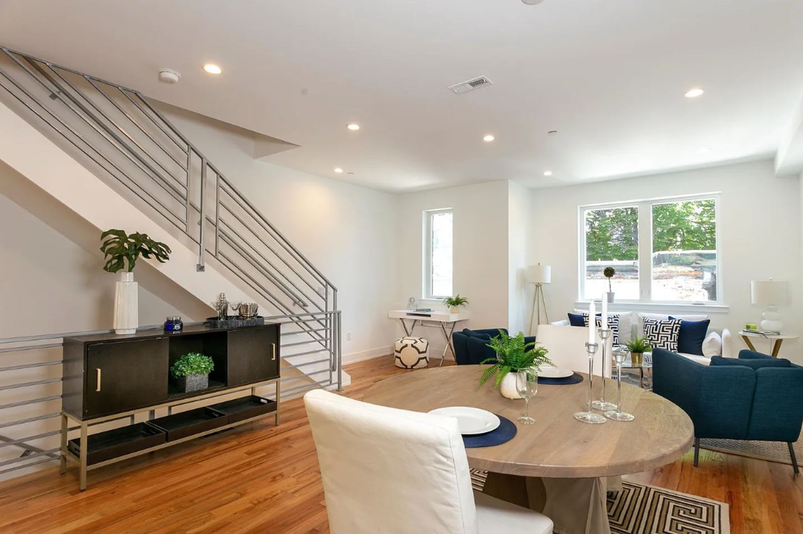 1126 E Palmer St – photo 2