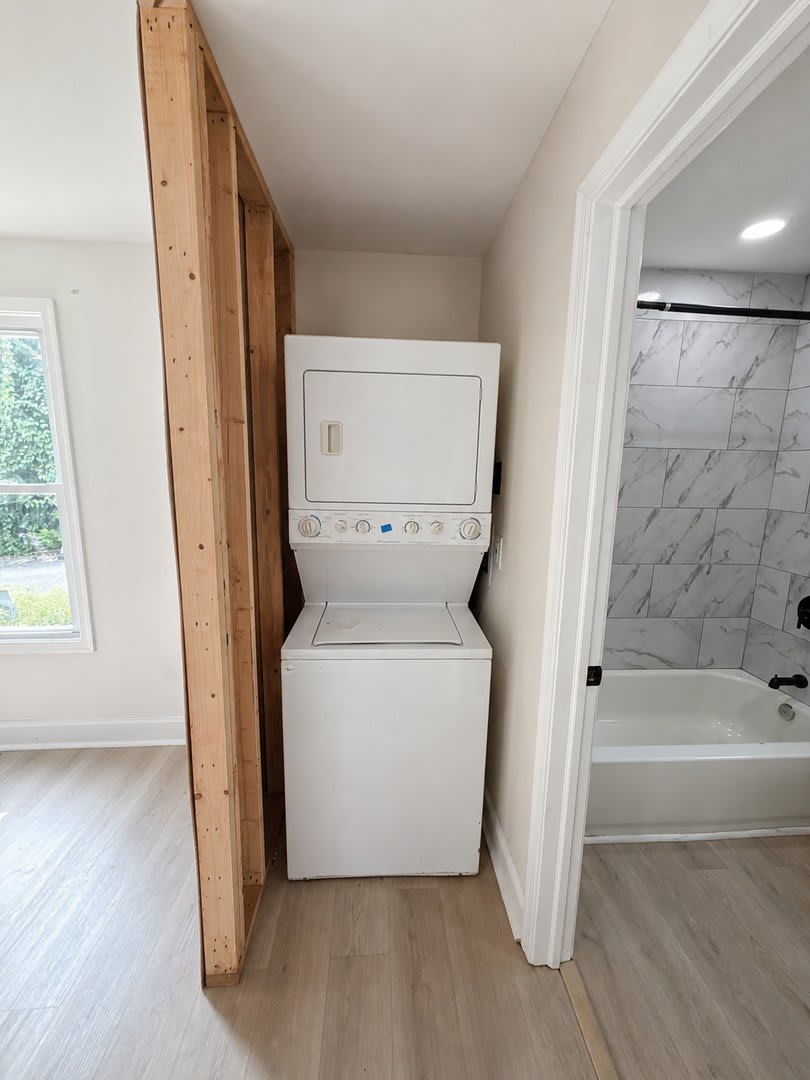 Bright Baltimore Home with Stainless Steel Appliances, In-Home Laundry & Spacious Yard – photo 5