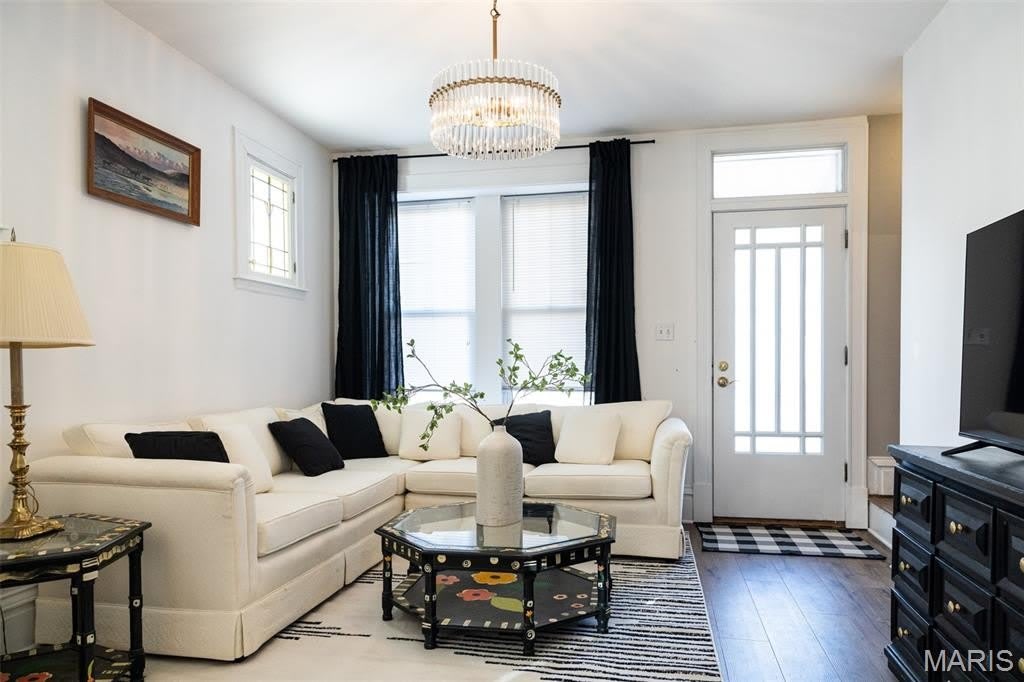4976 Lindenwood Avenue – photo 2