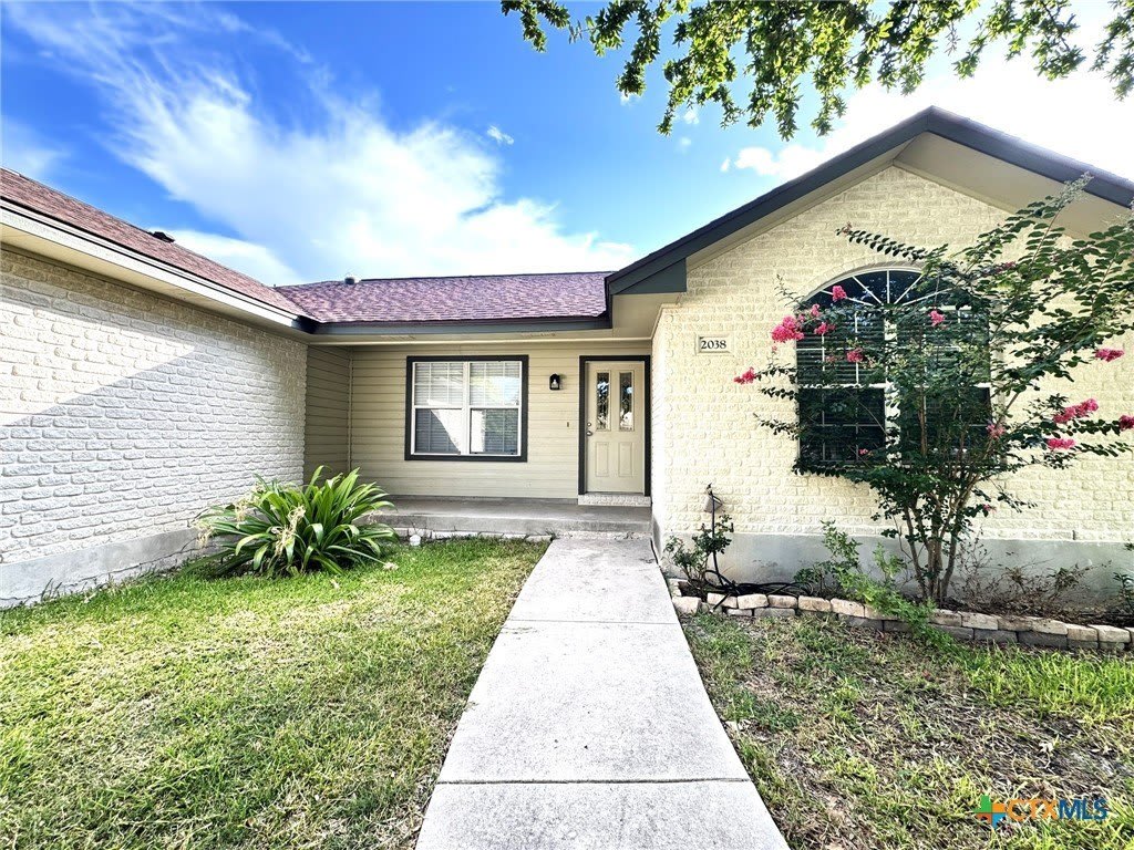 2038 Bentwood Drive – photo 1
