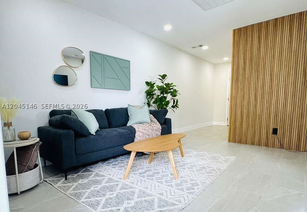 4708 SW 33rd Ave – photo 1