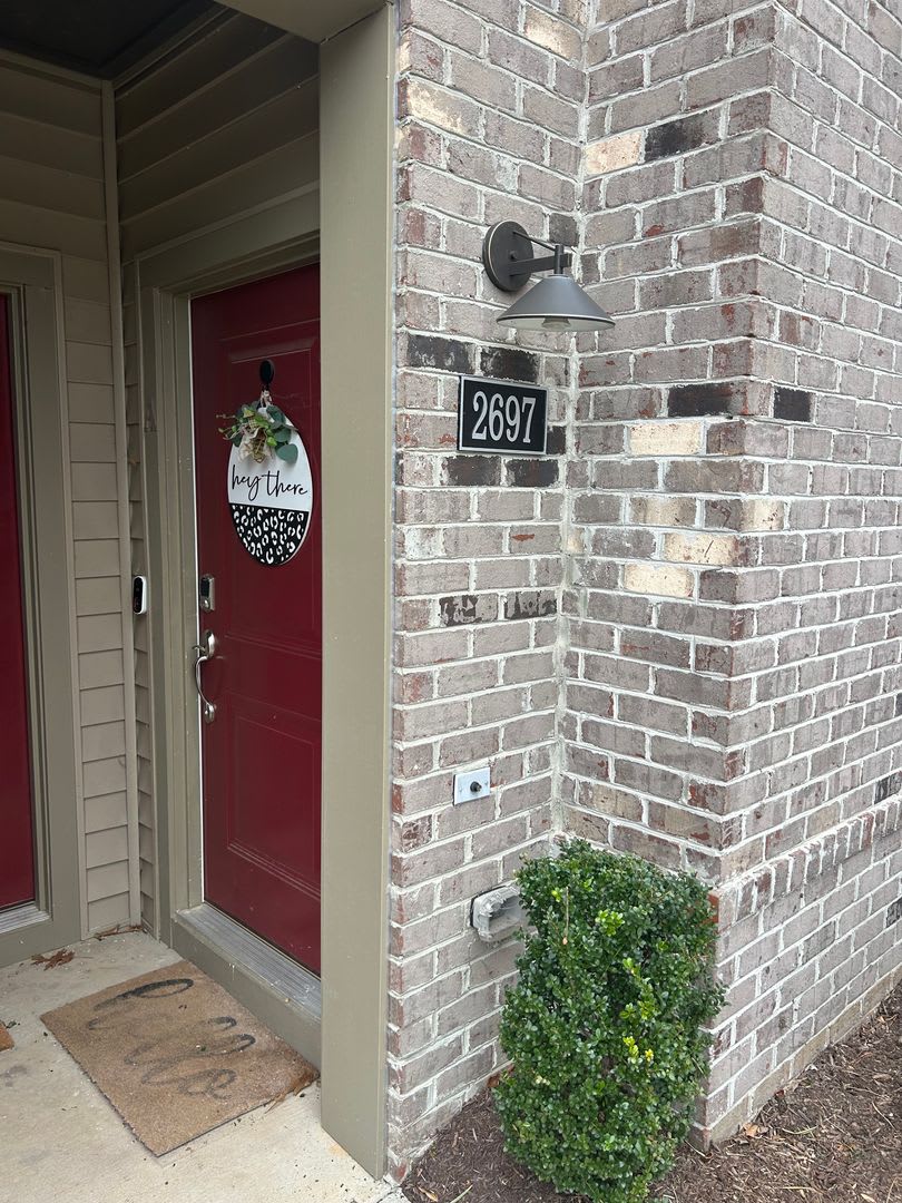 MOVE IN READY 2BEDROOM TOWNHOUSE – photo 2
