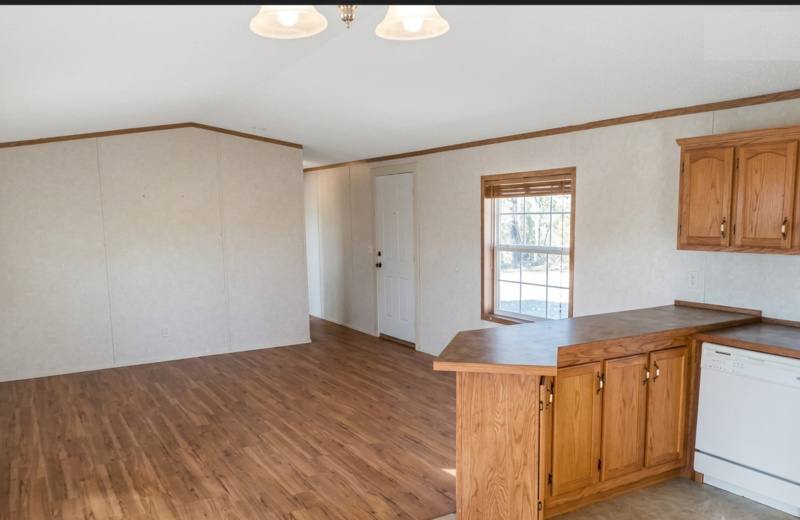 9 Hartland St N – photo 2