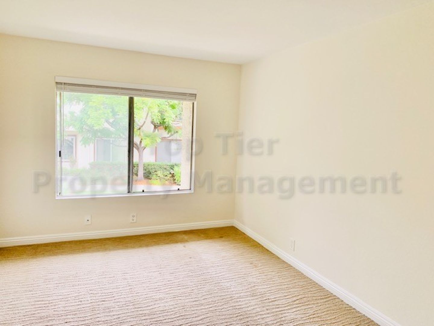 Beautiful 2 Bd/1 Ba, 806 sf upper unit condo located in very desirable La Jolla Colony community – photo 4