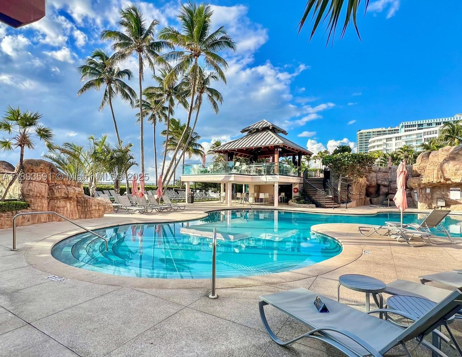 5225 Collins Ave – photo 2