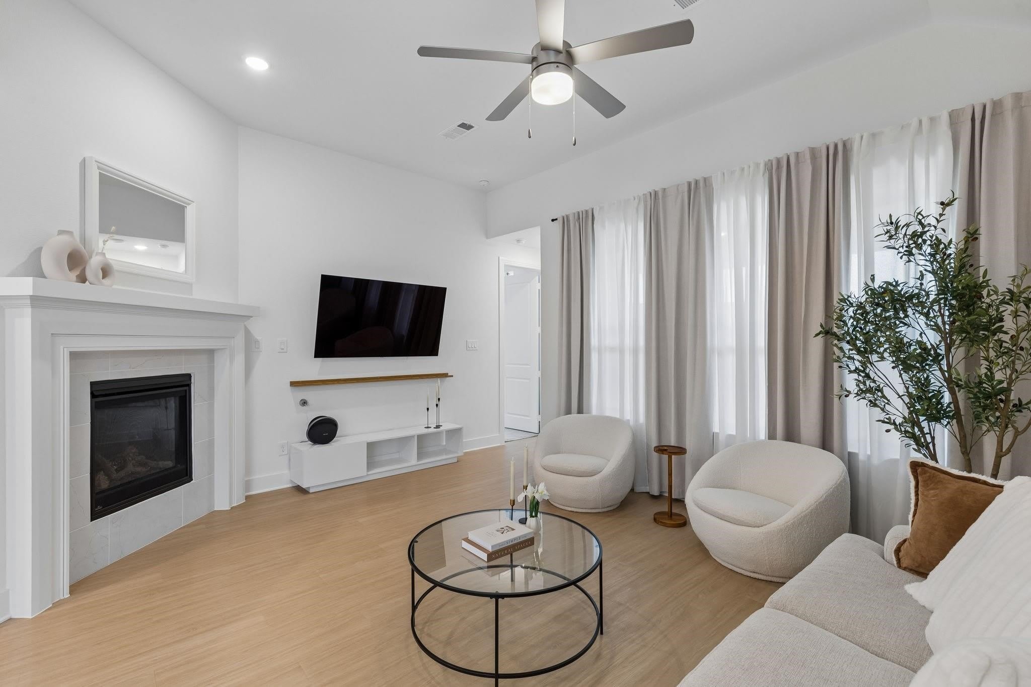 1613 Sandhill Lane – photo 2
