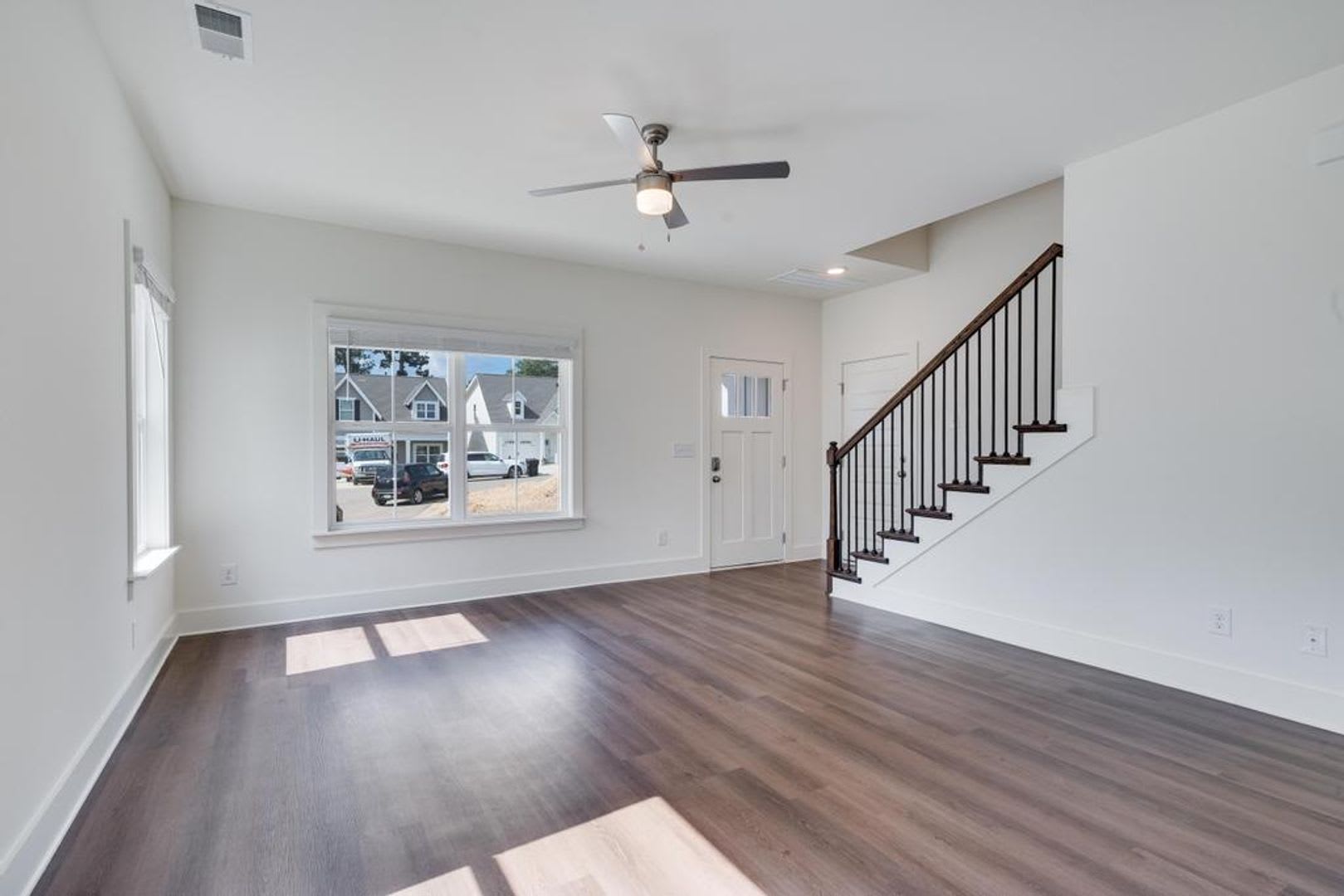 3 Bedroom Home With Bonus Loft Space – photo 4