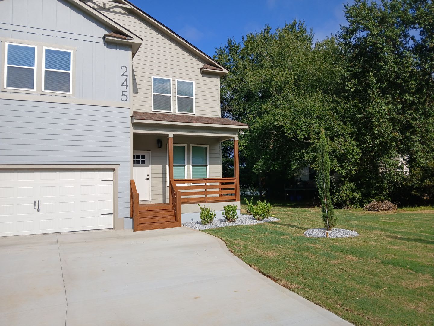 Upgrade Your Lake Lifestyle In This Stylish Spacious Georgia Home – photo 3