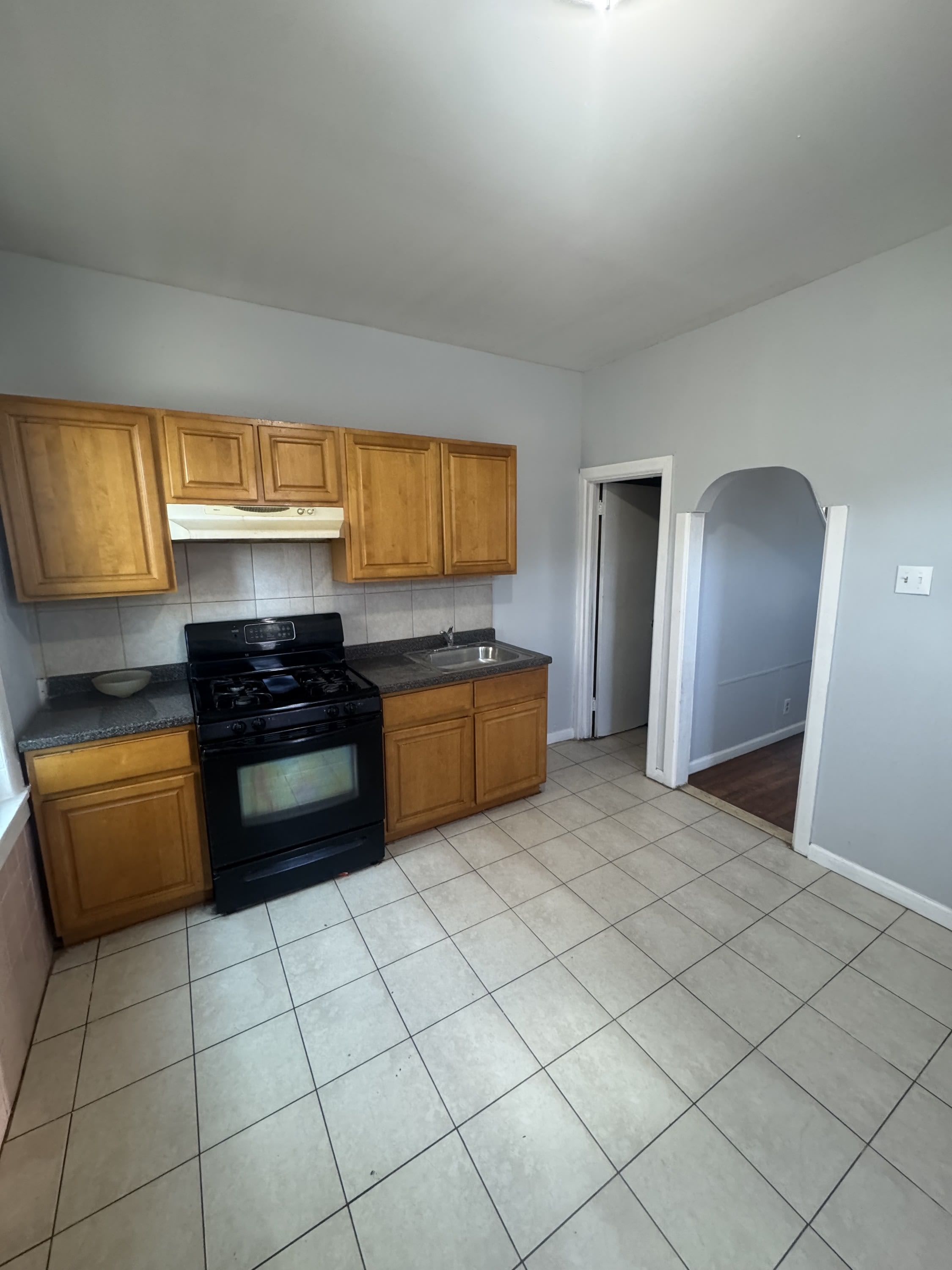 2040 Pratt Street – photo 4